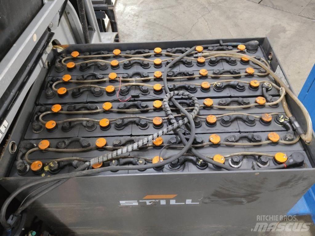 Still RX60-25 電動堆高機