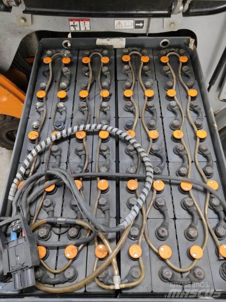 Still RX60-25 電動堆高機