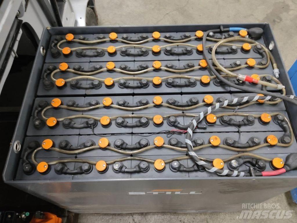 Still RX60-25 電動堆高機