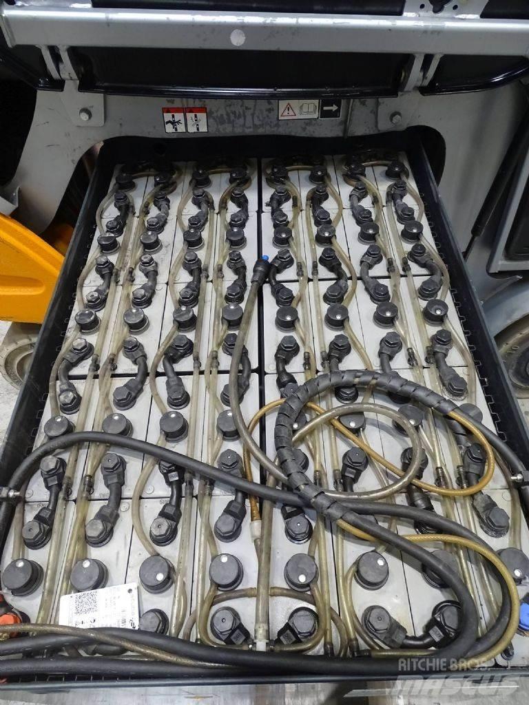 Still RX60-25 電動堆高機