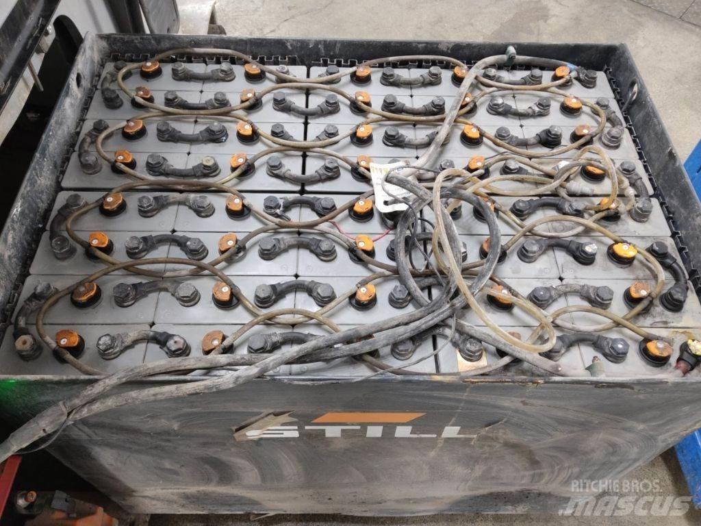 Still RX60-25 電動堆高機