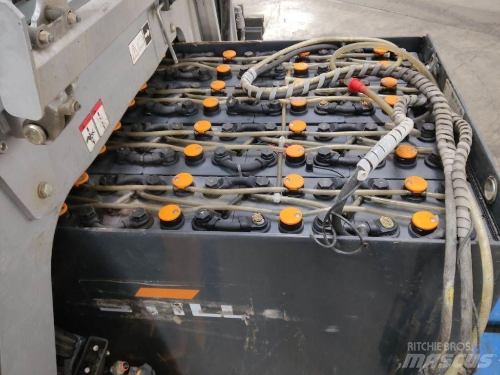 Still RX60-25 電動堆高機