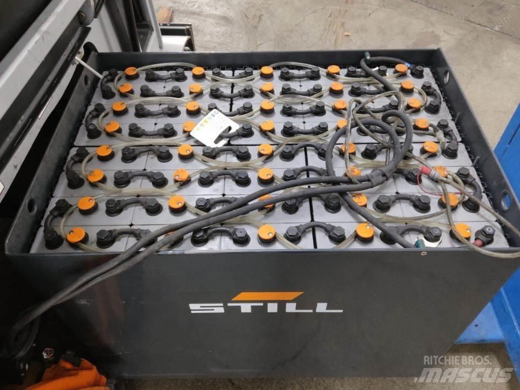 Still RX60-25 電動堆高機