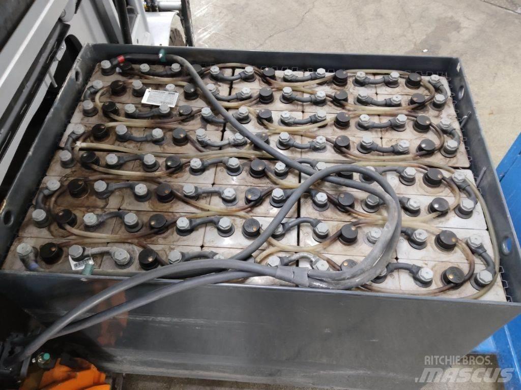 Still RX60-25 電動堆高機