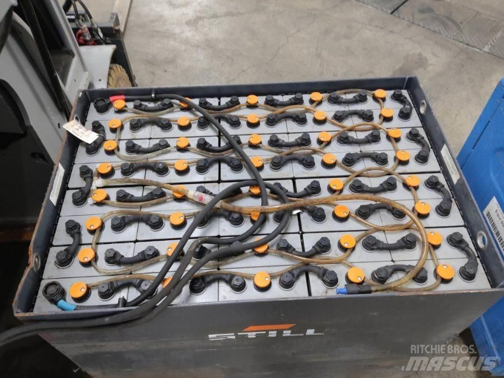 Still RX60-25 電動堆高機