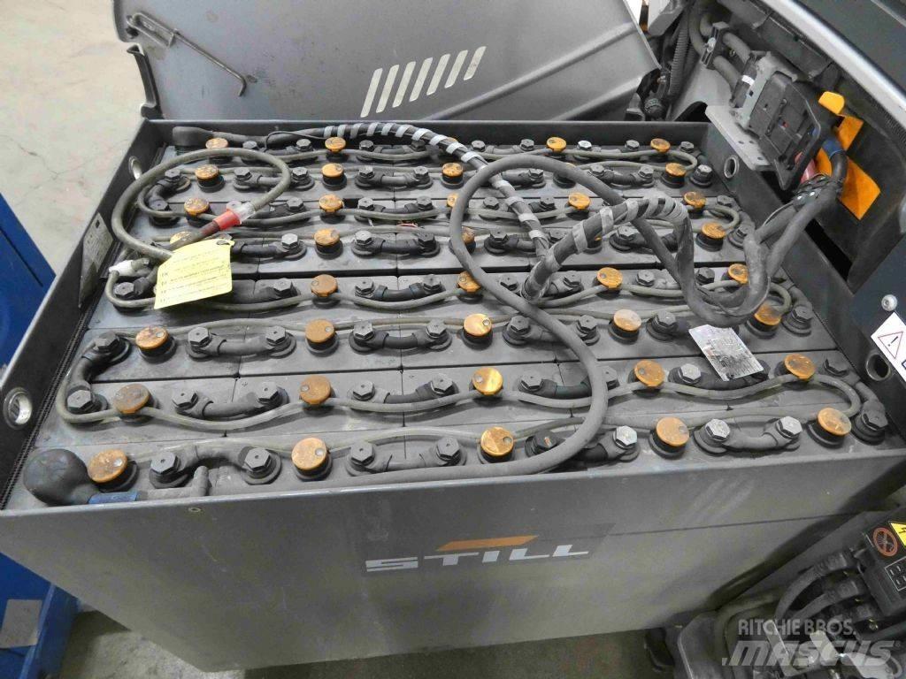Still RX60-25 電動堆高機