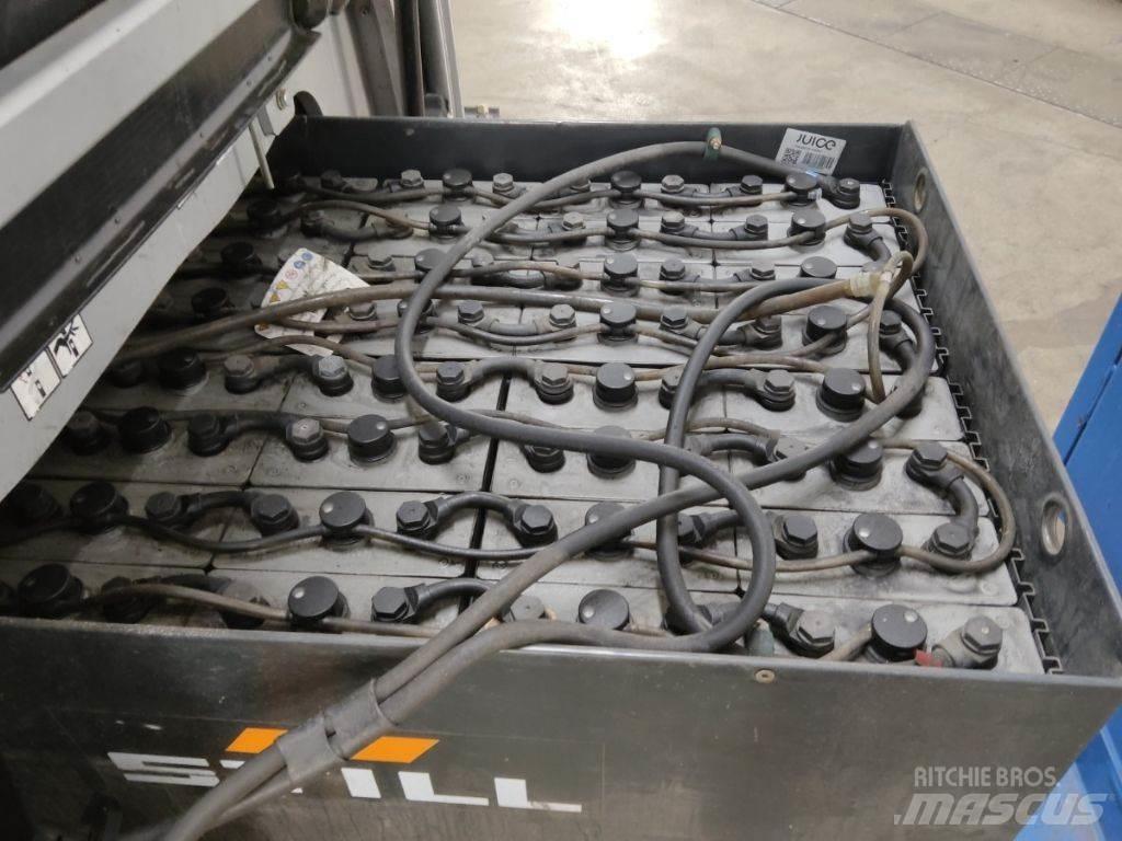 Still RX60-25 電動堆高機