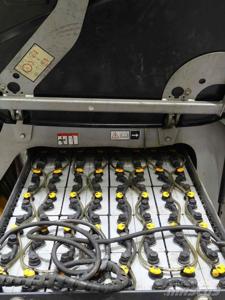 Still RX60-25 電動堆高機