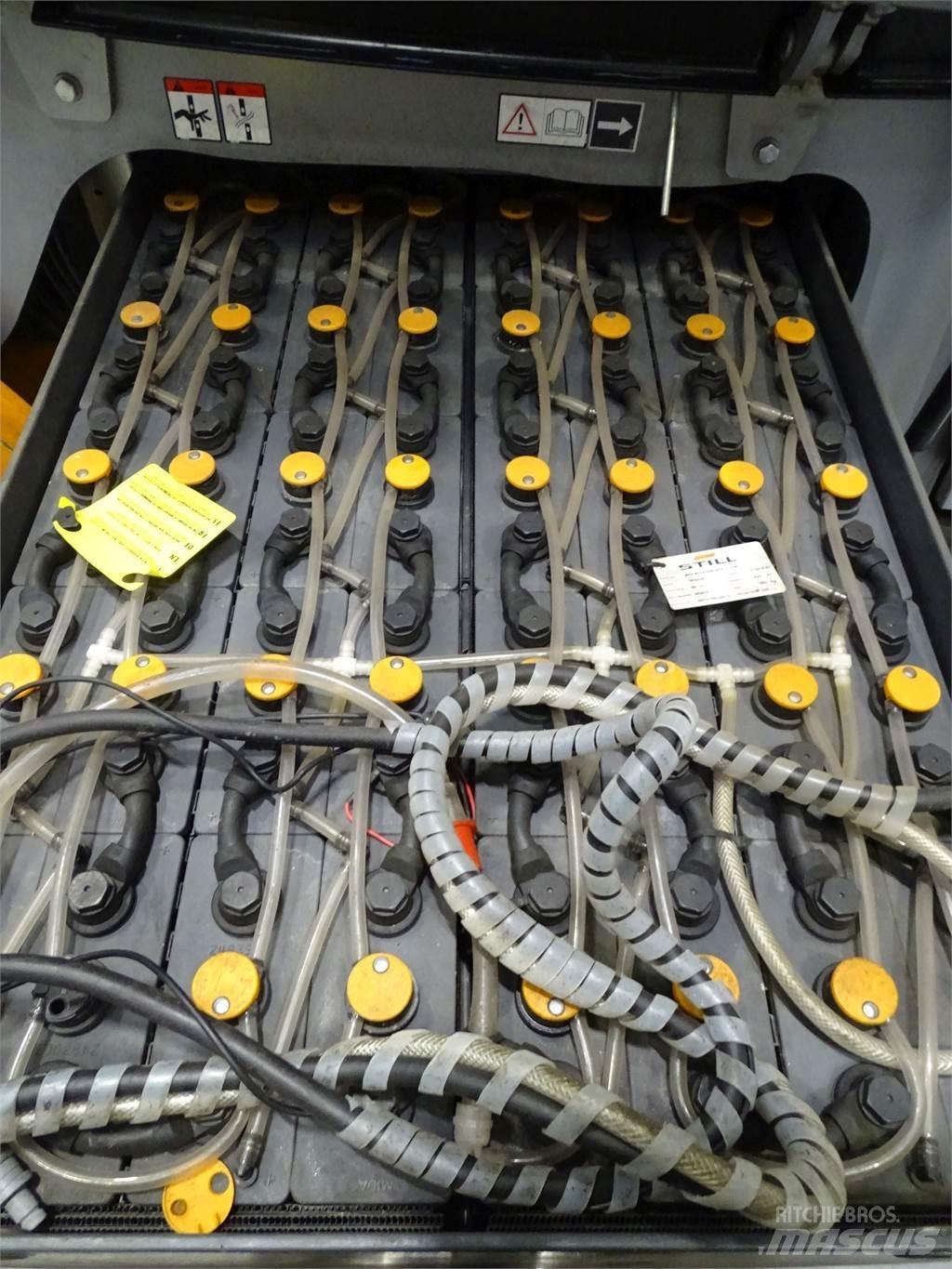 Still RX60-25 電動堆高機