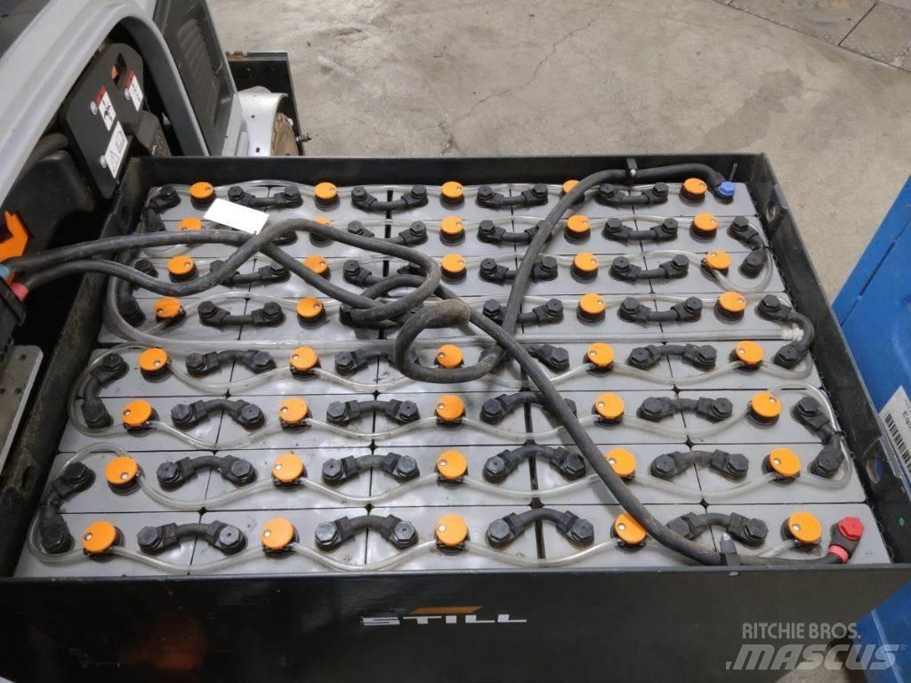 Still RX60-25 電動堆高機