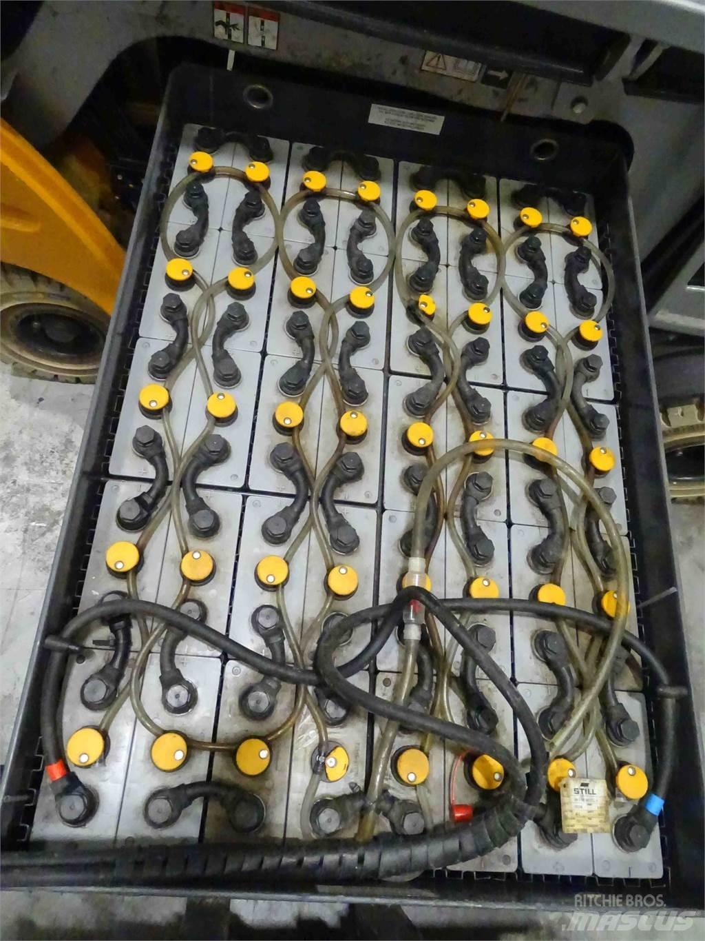 Still RX60-25 電動堆高機