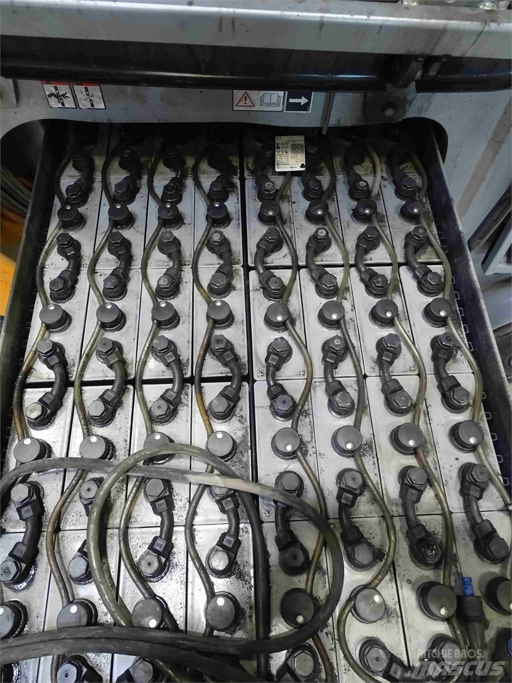 Still RX60-25 電動堆高機