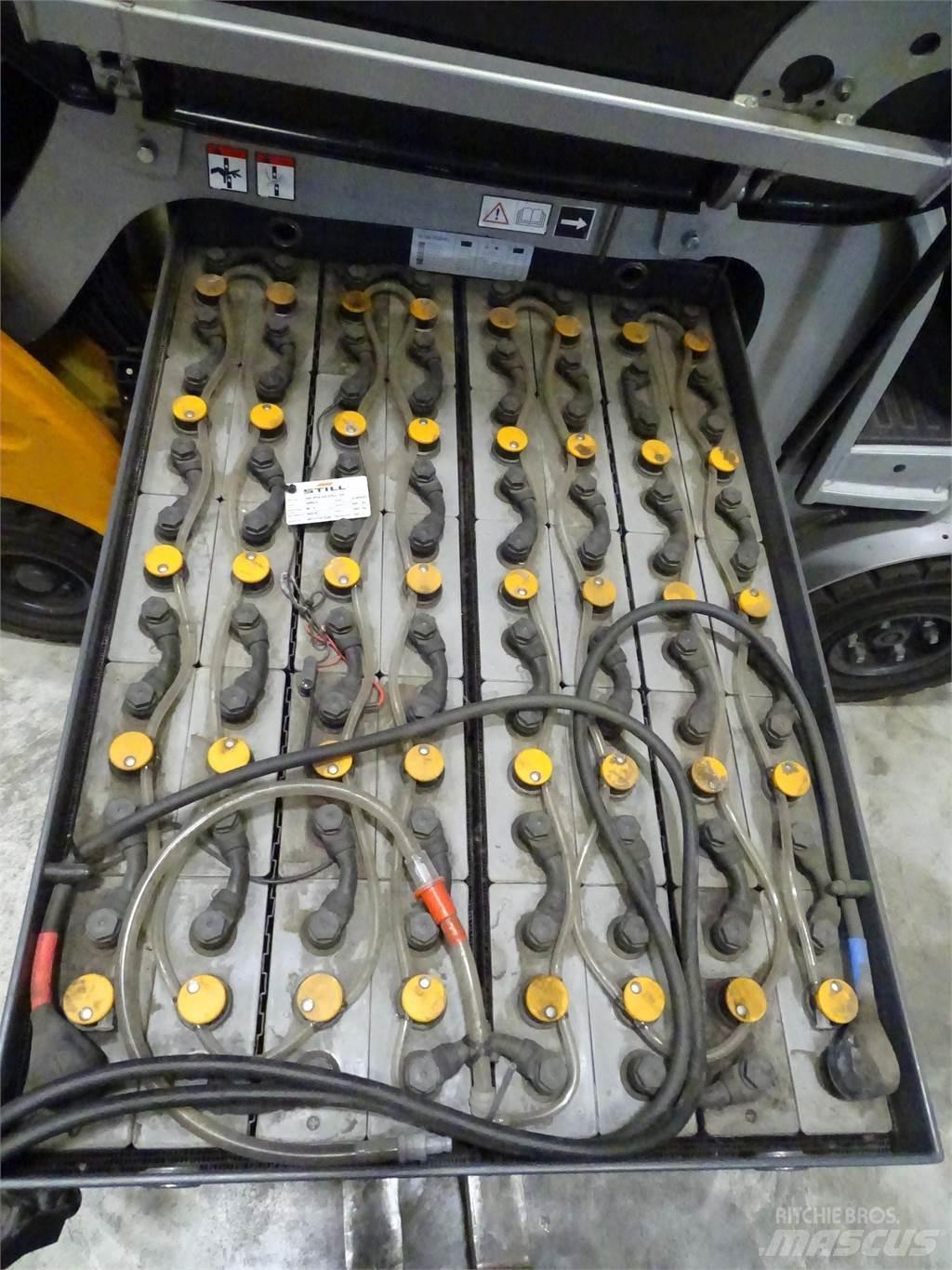 Still RX60-25 電動堆高機