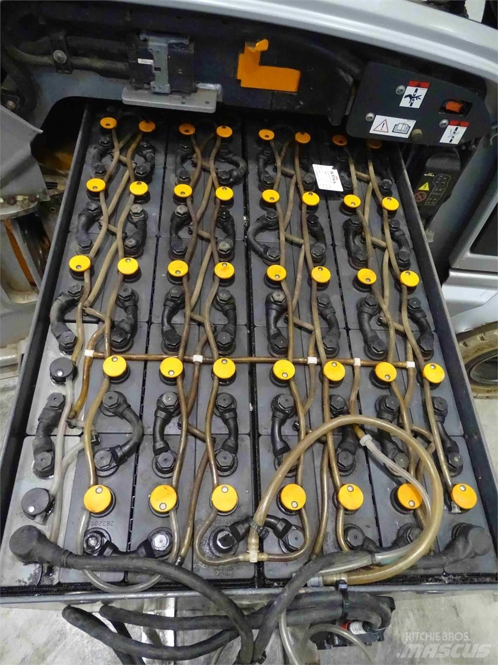 Still RX60-25 電動堆高機