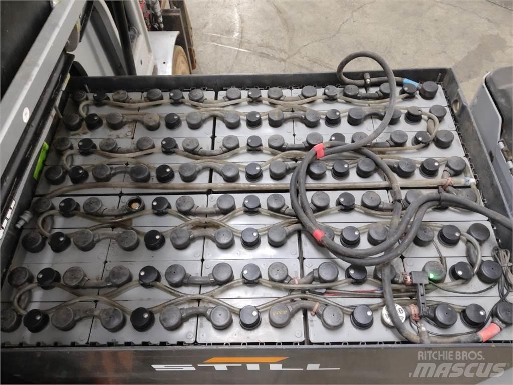 Still RX60-25 電動堆高機