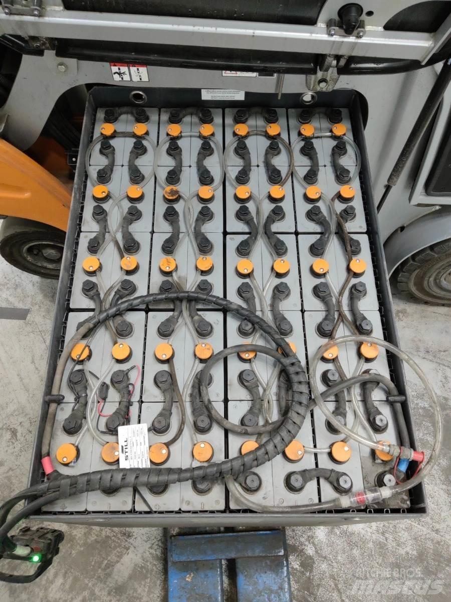 Still RX60-25 電動堆高機