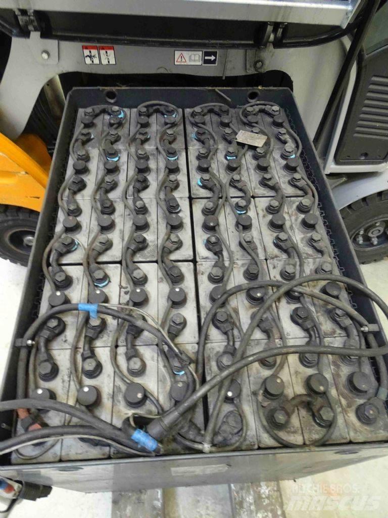 Still RX60-25/600 電動堆高機