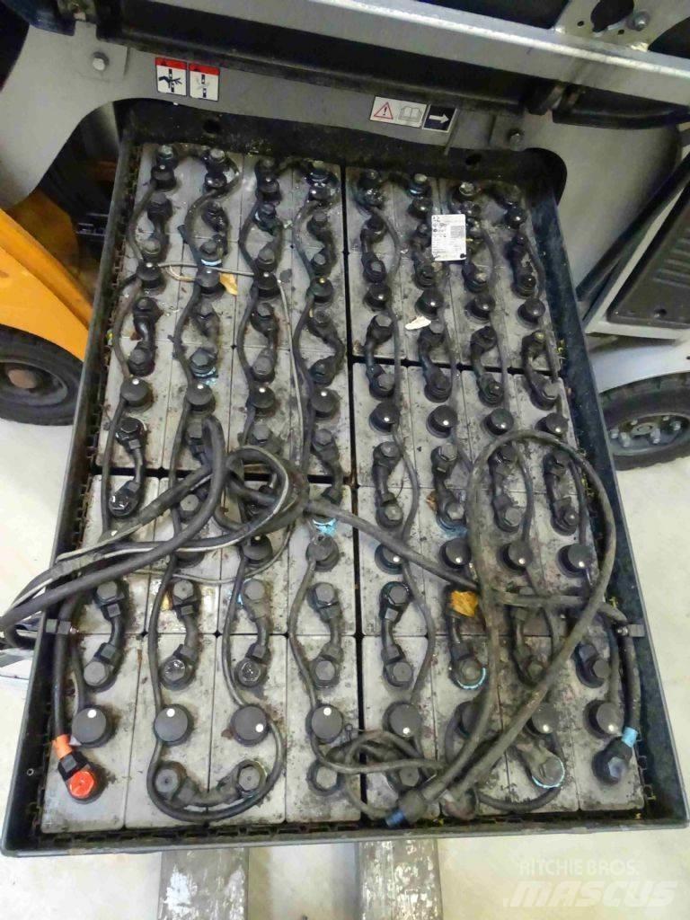 Still RX60-25/600 電動堆高機