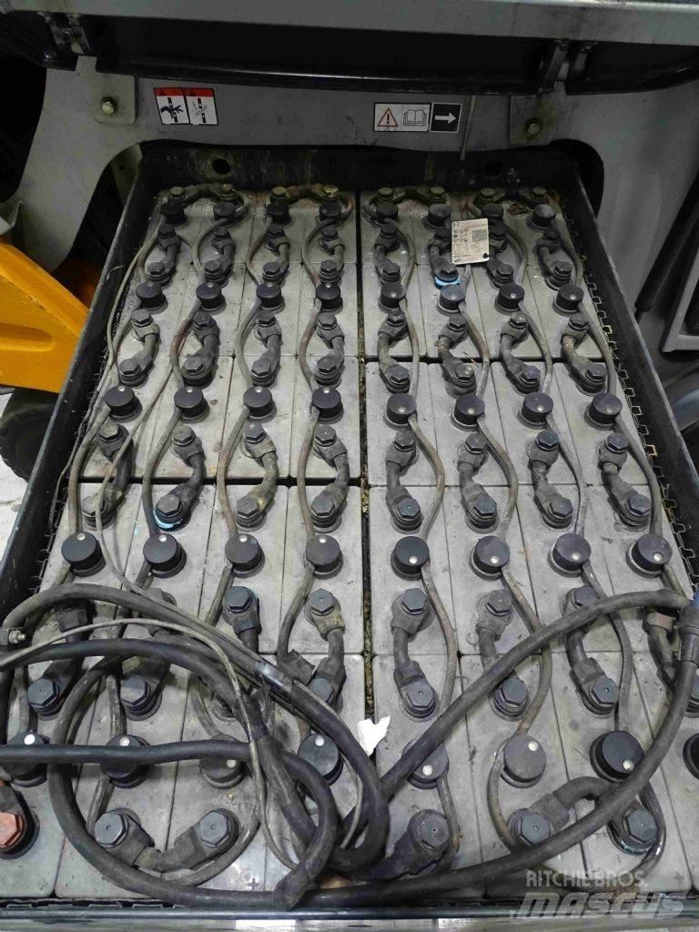 Still RX60-25/600 電動堆高機