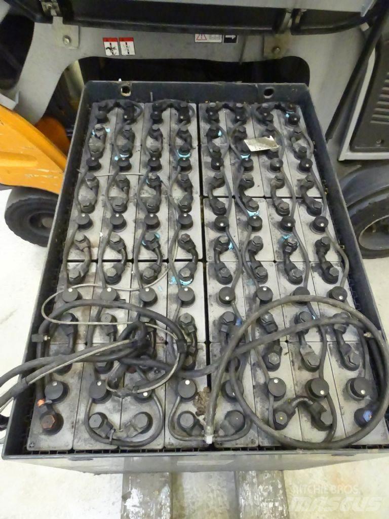 Still RX60-25/600 電動堆高機