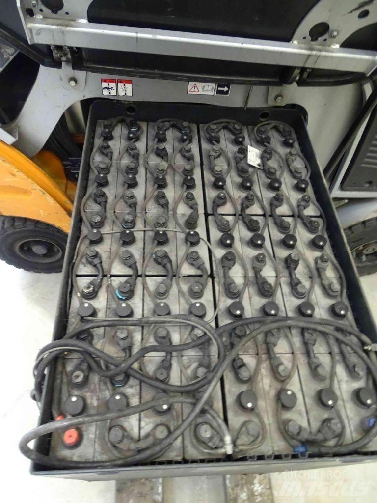 Still RX60-25/600 電動堆高機