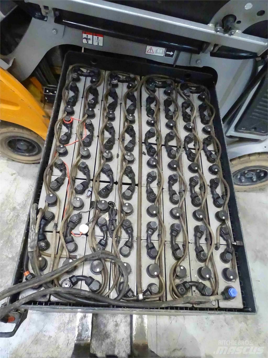 Still RX60-25/600 電動堆高機