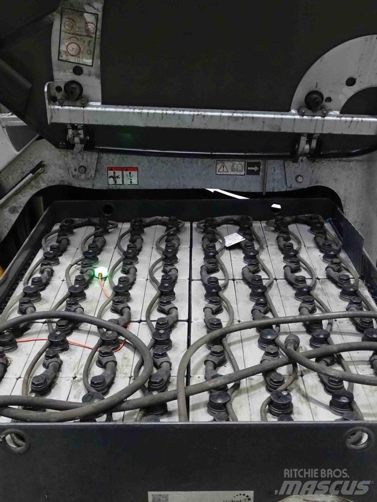 Still RX60-25L 電動堆高機