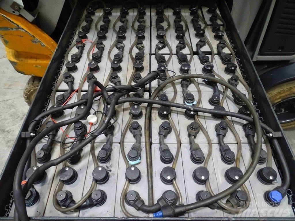 Still RX60-30 電動堆高機