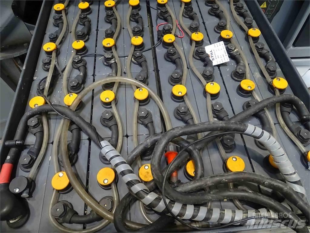 Still RX60-30 電動堆高機