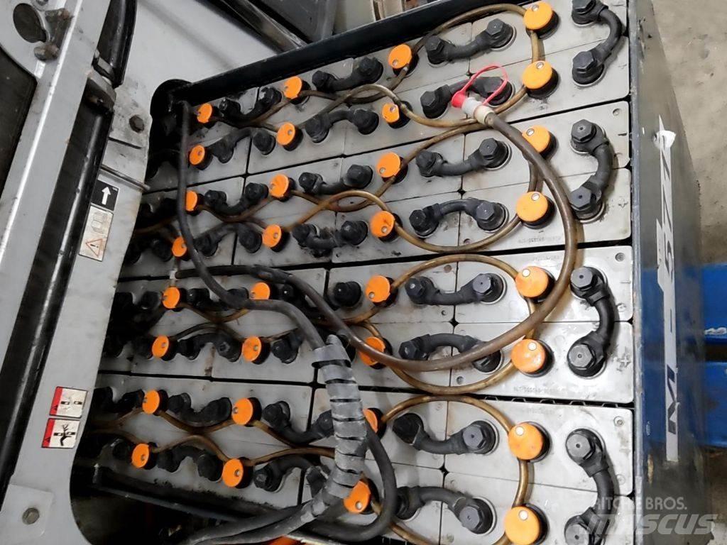 Still RX60-30 電動堆高機