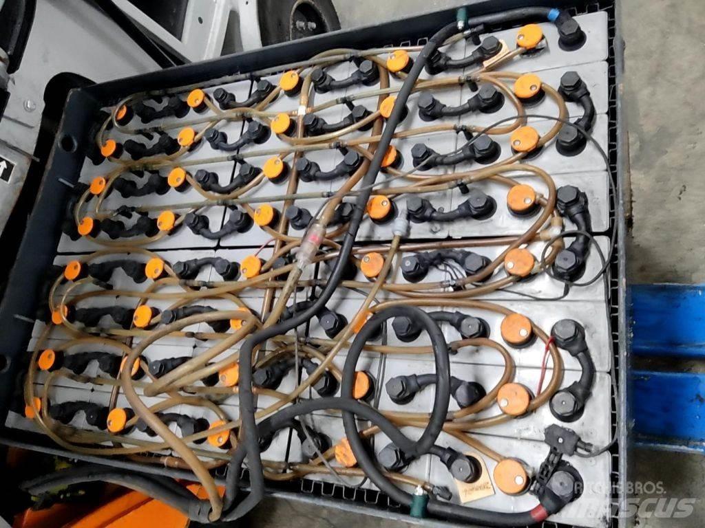 Still RX60-30 電動堆高機