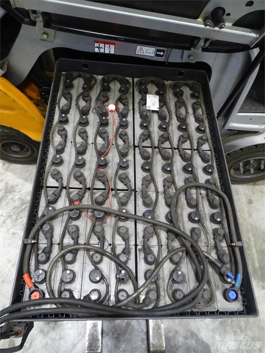 Still RX60-30 電動堆高機