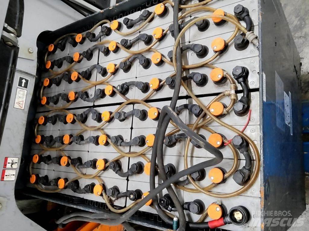 Still RX60-30 電動堆高機