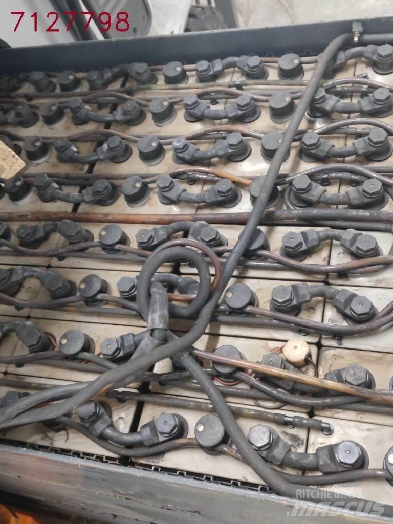 Still RX60-30 電動堆高機