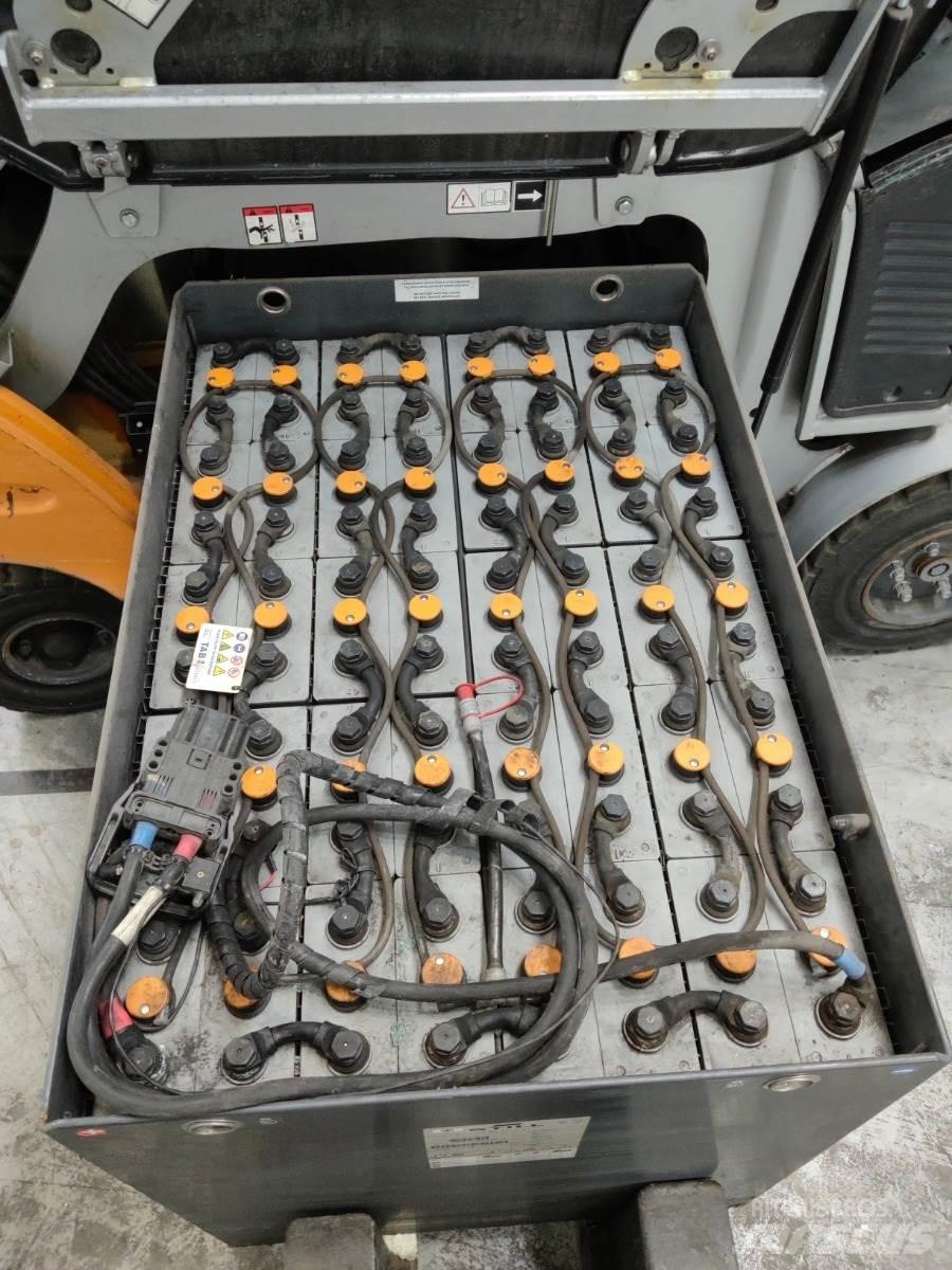 Still RX60-30 電動堆高機