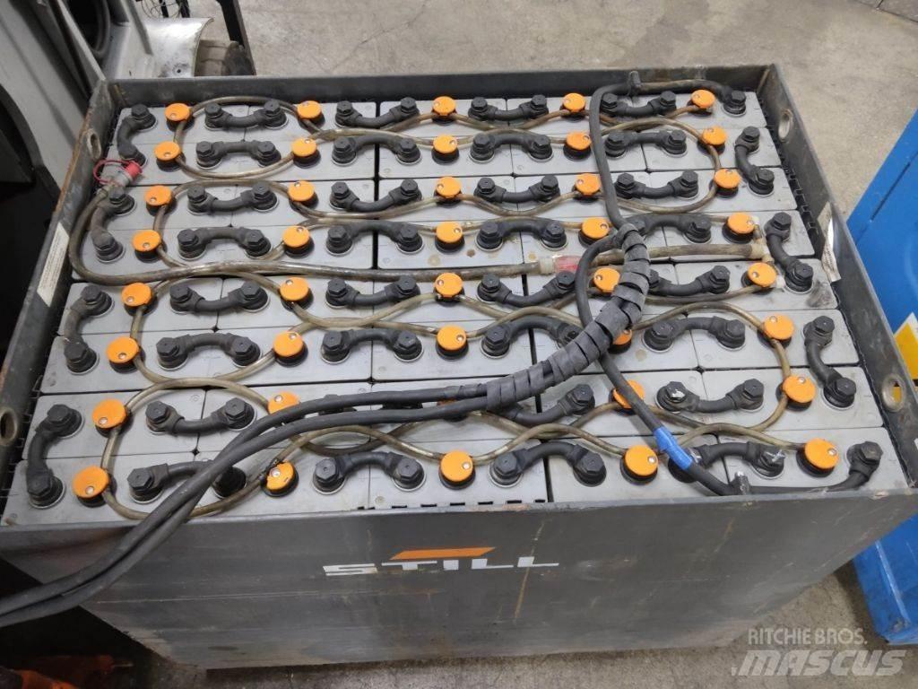 Still RX60-30 電動堆高機