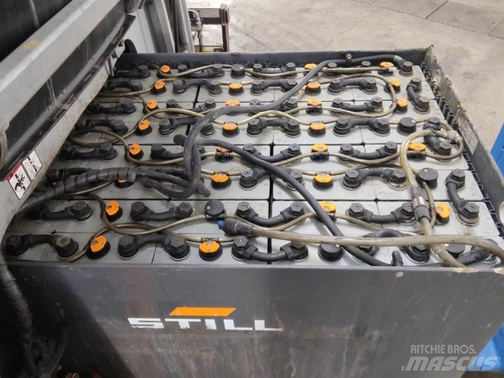 Still RX60-30 電動堆高機