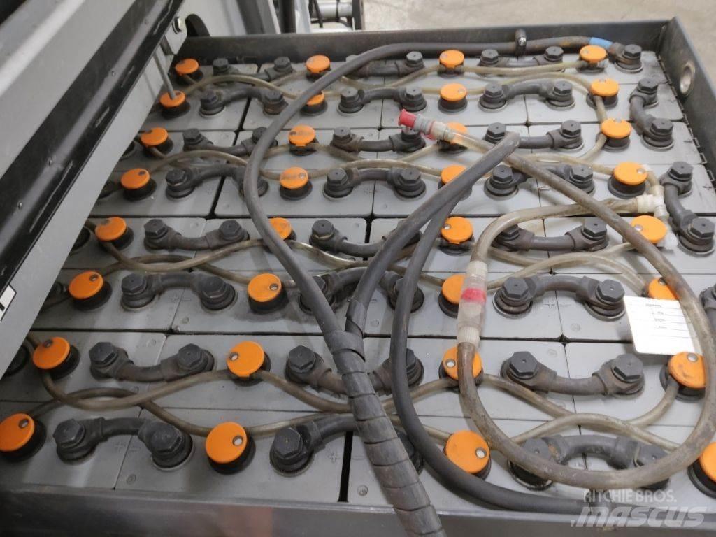 Still RX60-30 電動堆高機