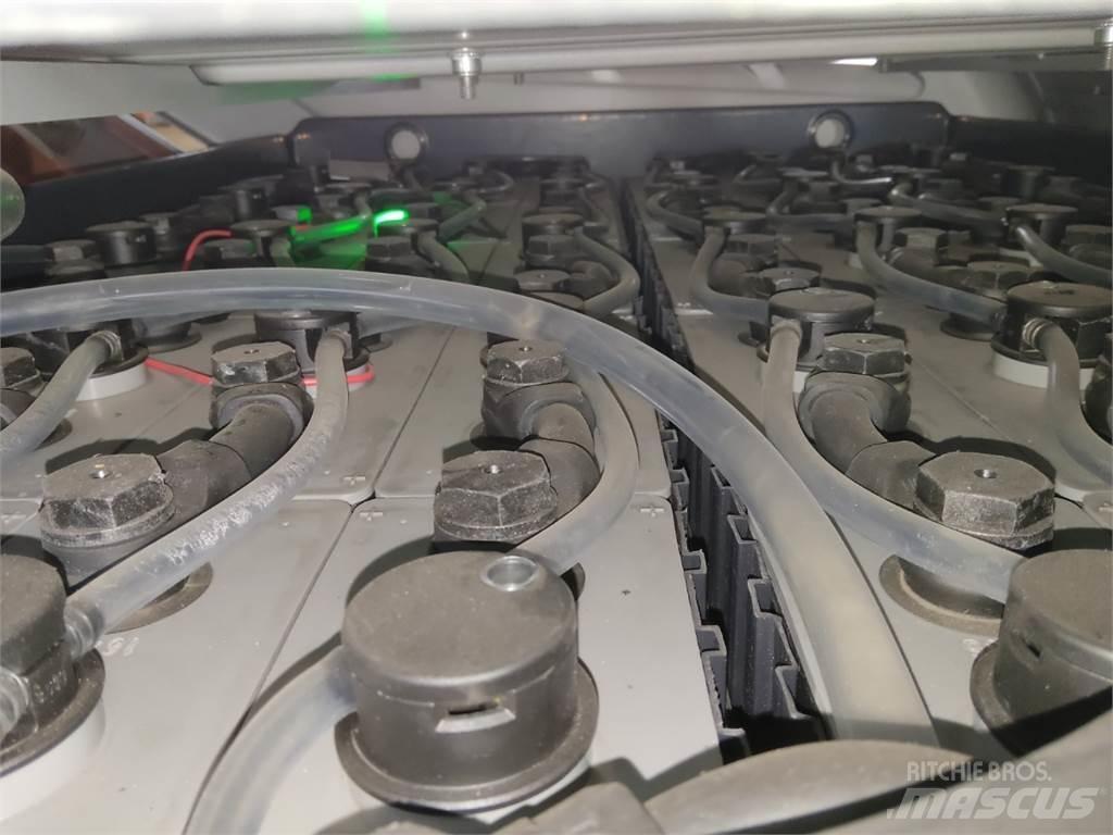 Still RX60-30 電動堆高機