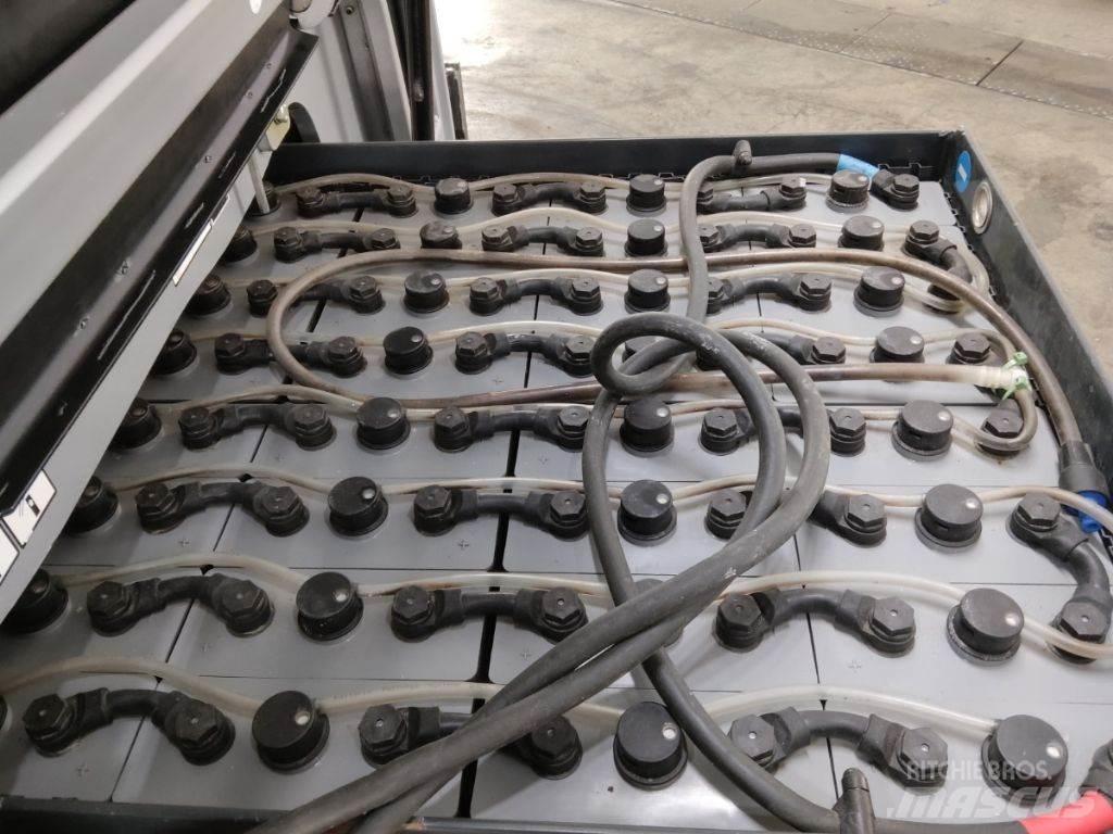 Still RX60-30 電動堆高機