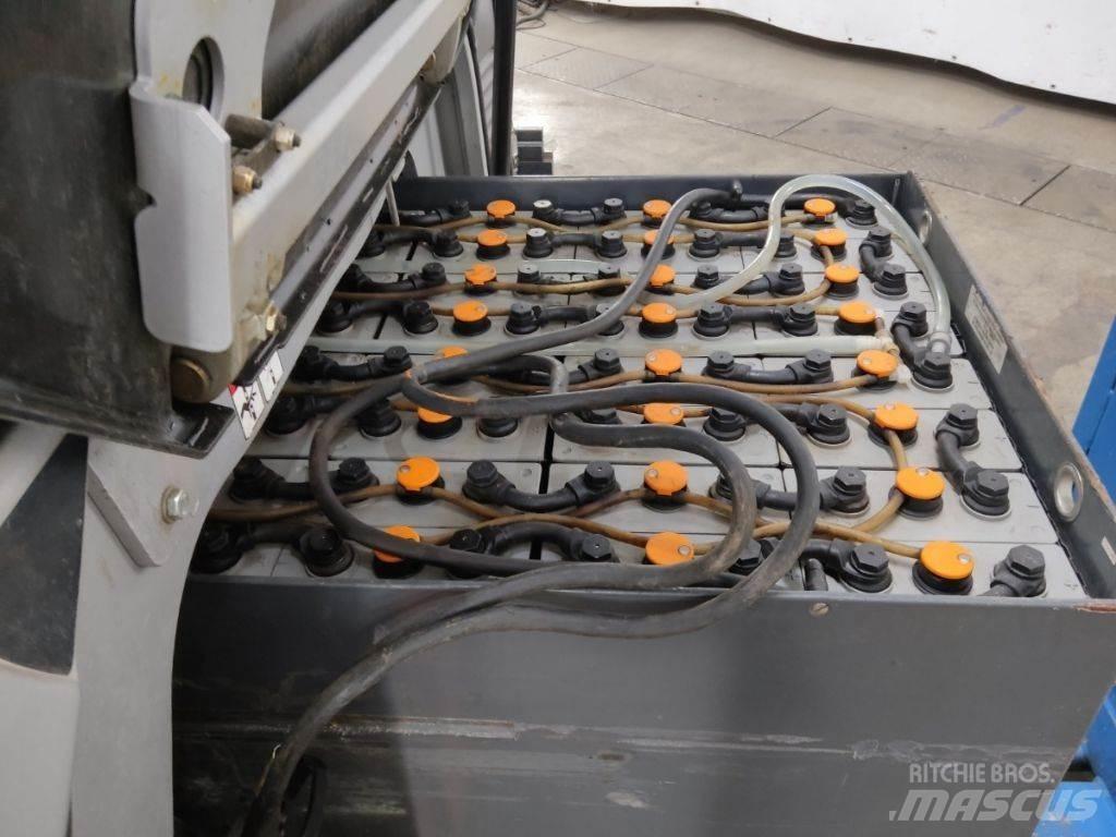 Still RX60-30 電動堆高機
