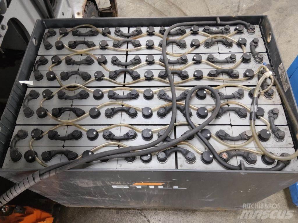 Still RX60-30 電動堆高機