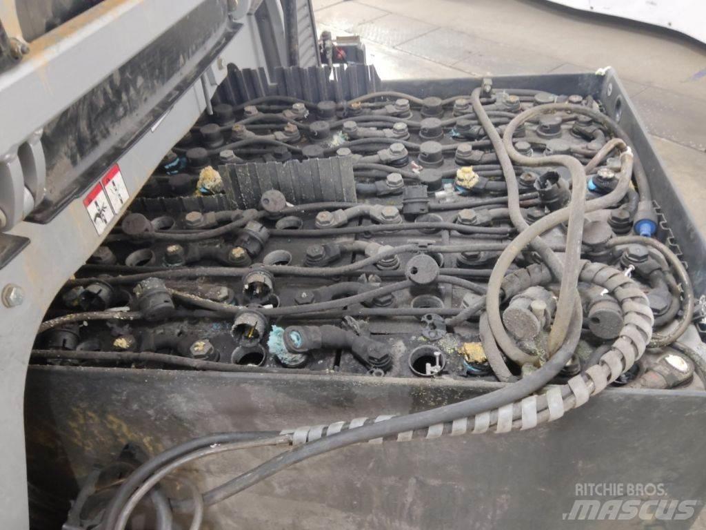 Still RX60-30 電動堆高機