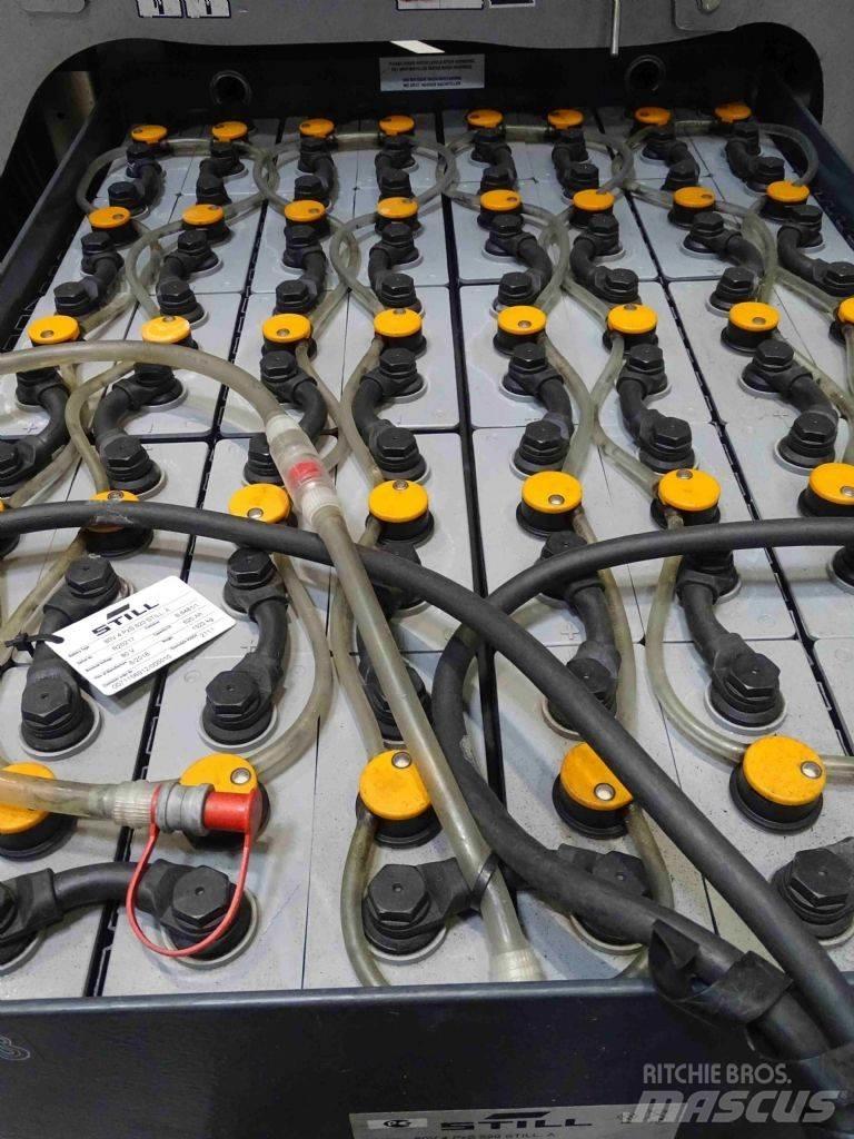 Still RX60-30 電動堆高機