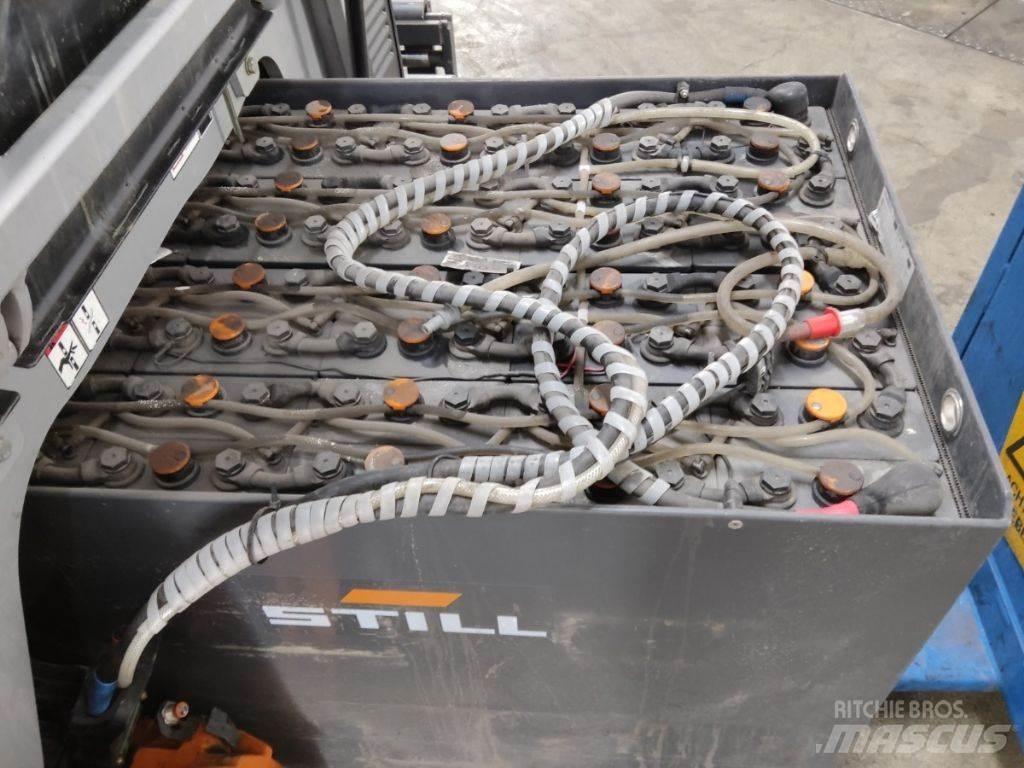 Still RX60-30 電動堆高機