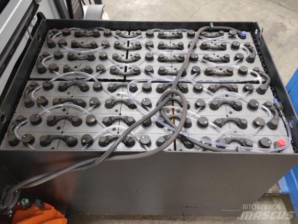 Still RX60-30 電動堆高機