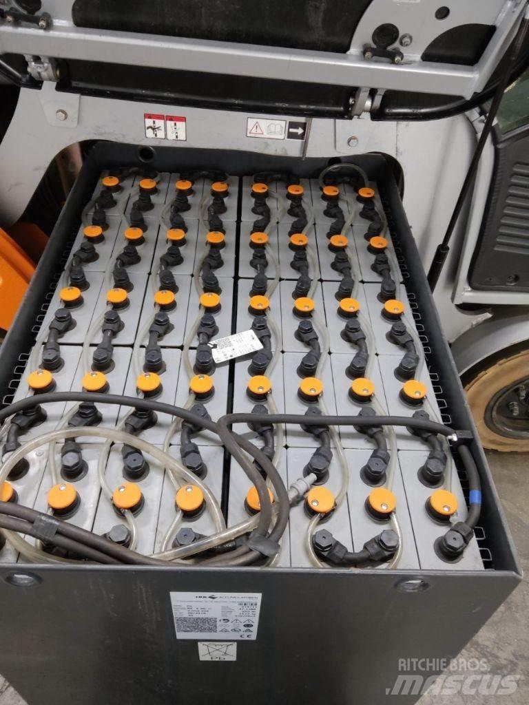 Still RX60-30 電動堆高機