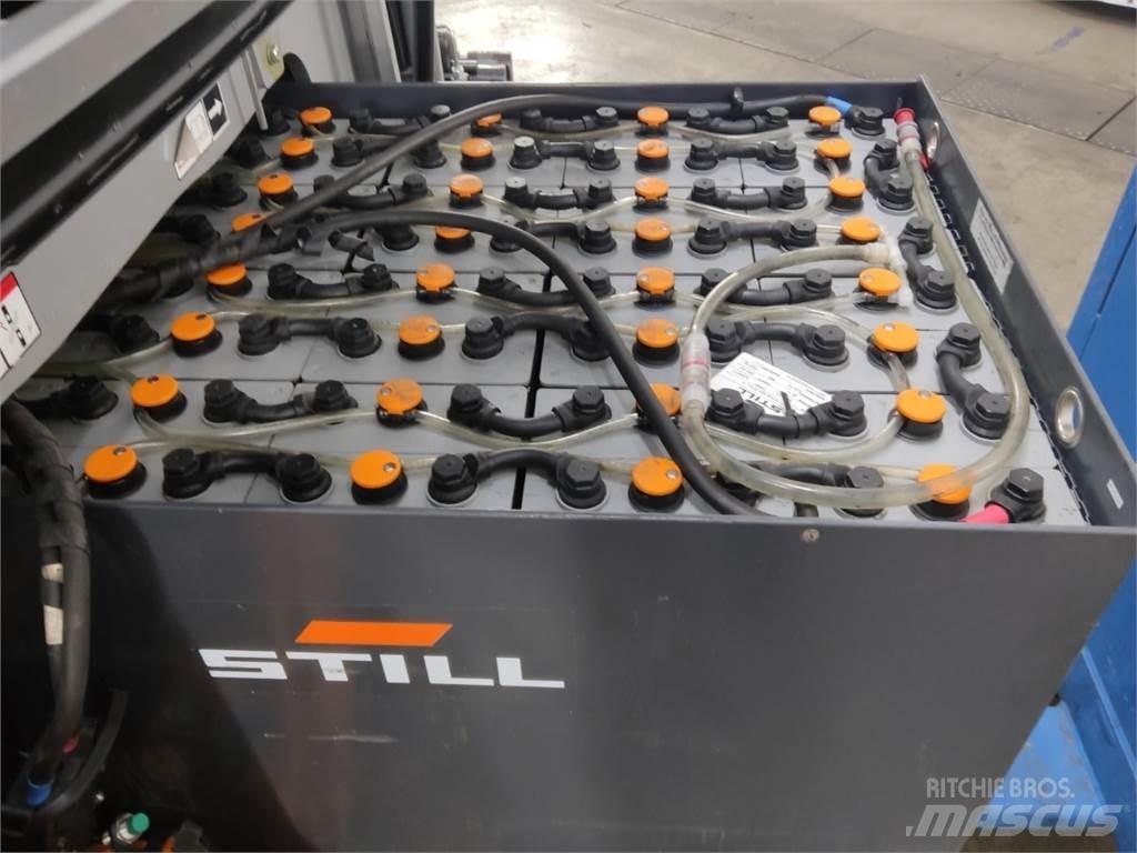 Still RX60-30 電動堆高機