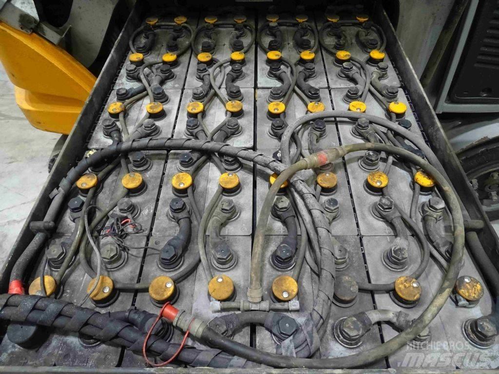 Still RX60-30 電動堆高機