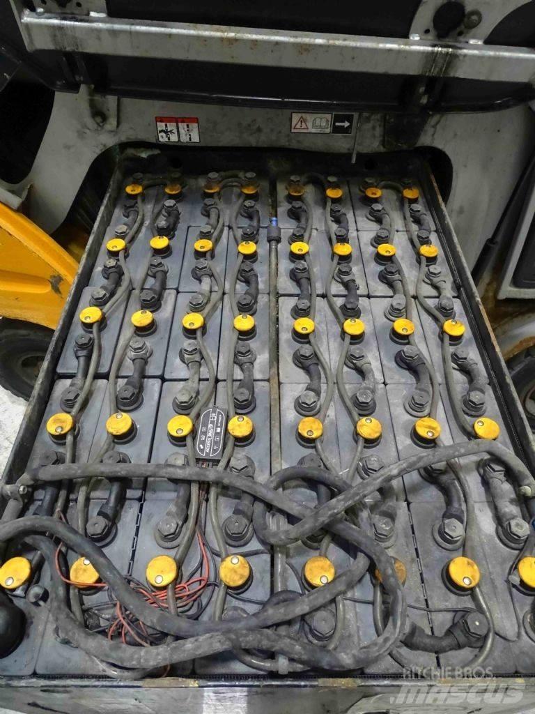 Still RX60-30 電動堆高機